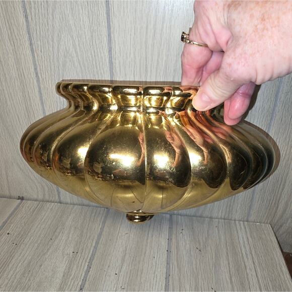 Vtg Gold Tone Victorian Ribbed Wall Pocket Planter Wall Decor Hollywood Regency - Picture 5 of 5